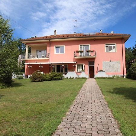 La Rosa Tra I Laghi B&B Meina Exterior photo